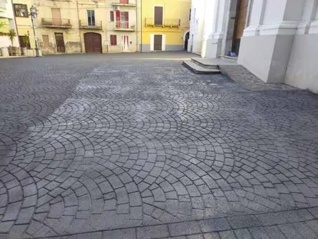 Asfalto stampato con motivo a porfido a coda di pavone