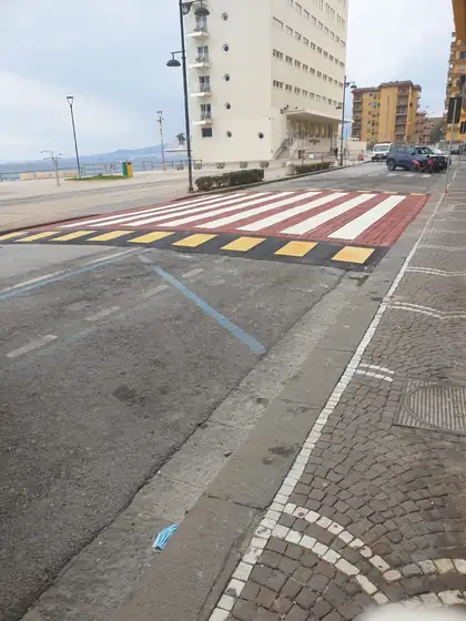 Attraversamenti pedonali rialzati — Castellammare di Stabia (NA), fotografia 7 di 16