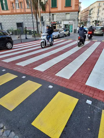 Attraversamenti pedonali rialzati — Castellammare di Stabia (NA), fotografia 10 di 16