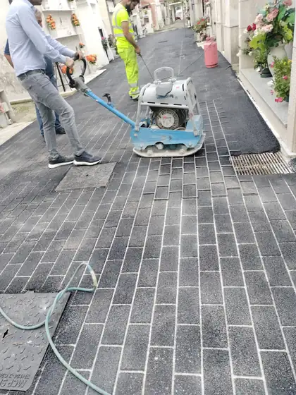 Asfalto stampato al cimitero comunale — Grazzanise (CE), fotografia 1 di 18