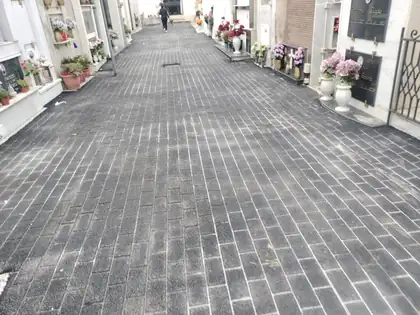 Asfalto stampato al cimitero comunale — Grazzanise (CE), fotografia 11 di 18