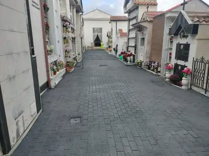 Asfalto stampato al cimitero comunale — Grazzanise (CE), fotografia 15 di 18