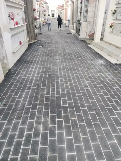 Asfalto stampato al cimitero comunale — Grazzanise (CE), fotografia 16 di 18