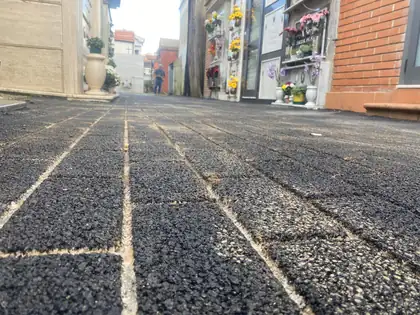 Asfalto stampato al cimitero comunale — Grazzanise (CE), fotografia 18 di 18