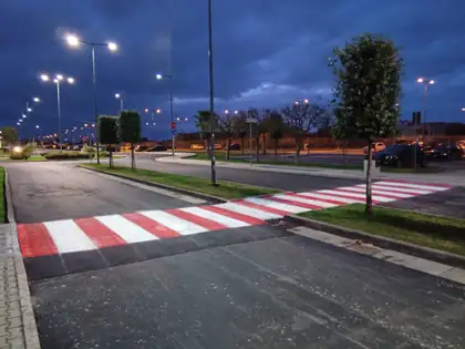Segnaletica orizzontale nella base NATO — Lago Patria (NA), fotografia 1 di 18