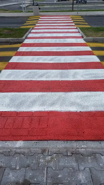 Segnaletica orizzontale nella base NATO — Lago Patria (NA), fotografia 15 di 18