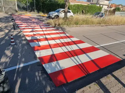 Segnaletica in preformato plastico — Maddaloni (CE), fotografia 9 di 11