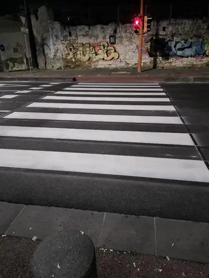 Segnaletica orizzontale in via Marina — Napoli (NA), fotografia 3 di 14