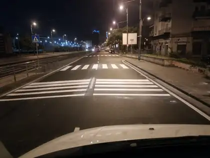 Segnaletica orizzontale in via Marina — Napoli (NA), fotografia 4 di 14
