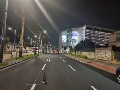 Segnaletica orizzontale in via Marina — Napoli (NA), fotografia 6 di 14