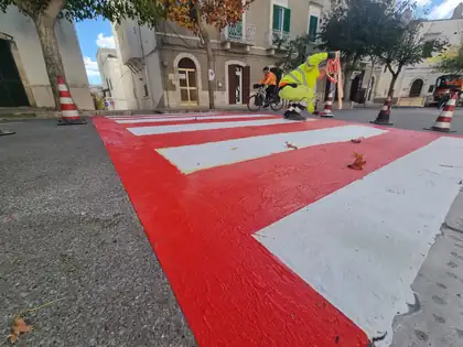 Segnaletica in colato plastico a freddo — Noci (BA), fotografia 13 di 26
