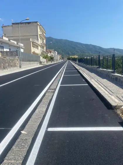 Segnaletica orizzontale — Pollena Trocchia (NA), fotografia 5 di 6