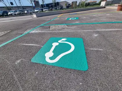 Segnaletica di un distributore di carburante — San Giuseppe Vesuviano (NA), fotografia 4 di 20