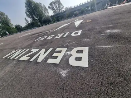 Segnaletica di un distributore di carburante — San Giuseppe Vesuviano (NA), fotografia 9 di 20