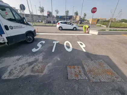Segnaletica di un distributore di carburante — San Giuseppe Vesuviano (NA), fotografia 13 di 20