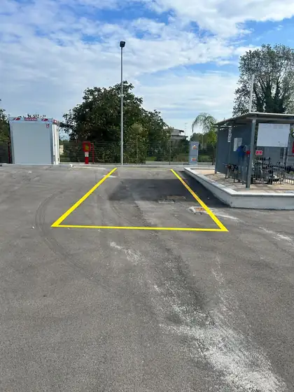 Segnaletica di un distributore di carburante — San Giuseppe Vesuviano (NA), fotografia 16 di 20