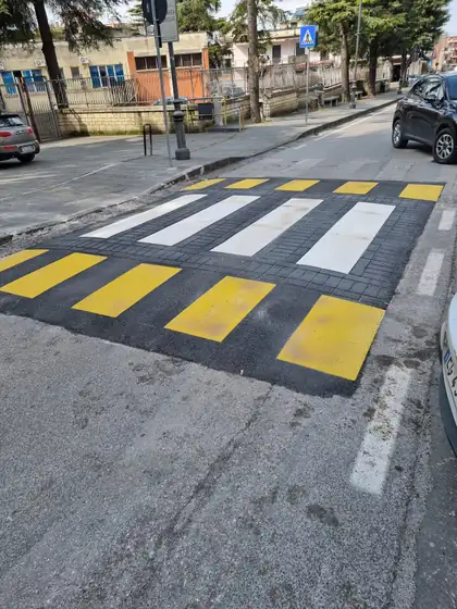 Attraversamenti pedonali rialzati — Sant'Antonio Abate (NA), fotografia 6 di 9