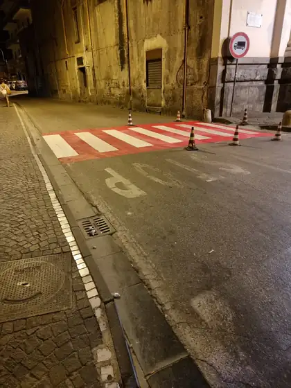 Segnaletica in colato plastico a freddo — Santa Maria la Carità (NA), fotografia 8 di 14